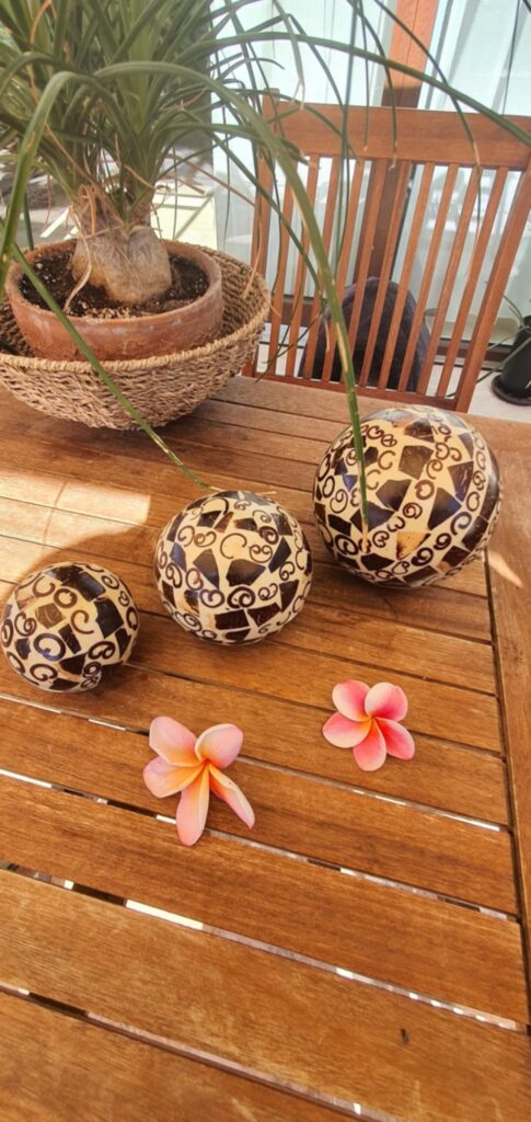 Illatos, kézműves, fa golyók, fahéj berakással-3 méretben