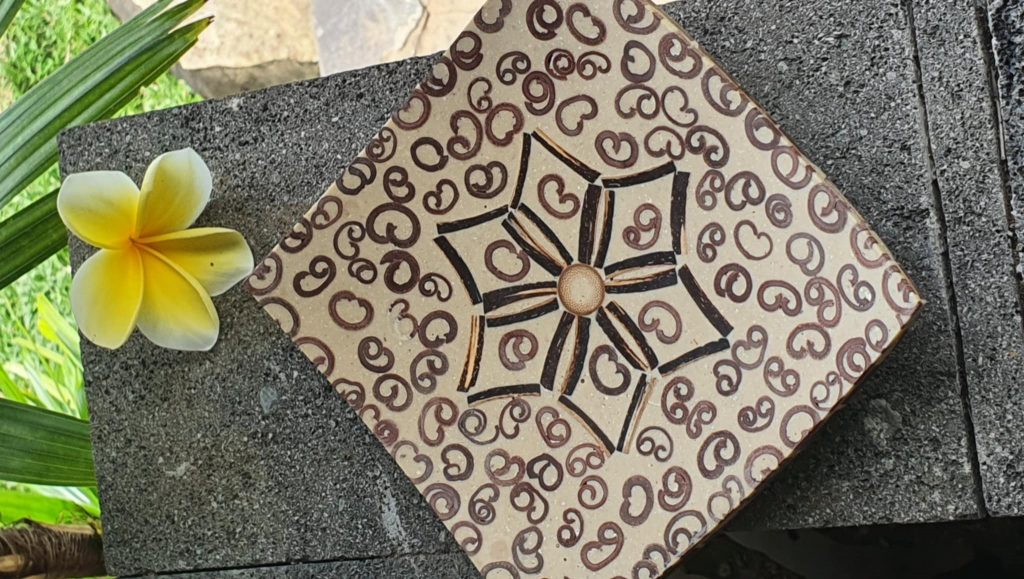 Illatos,fahéjbetétes tál, világos