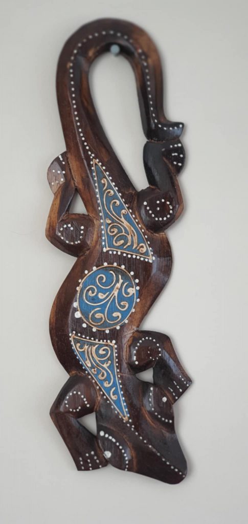 Kézműves gekko albesia fából-kék