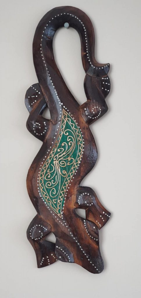 Kézműves gekko albesia fából-zöld