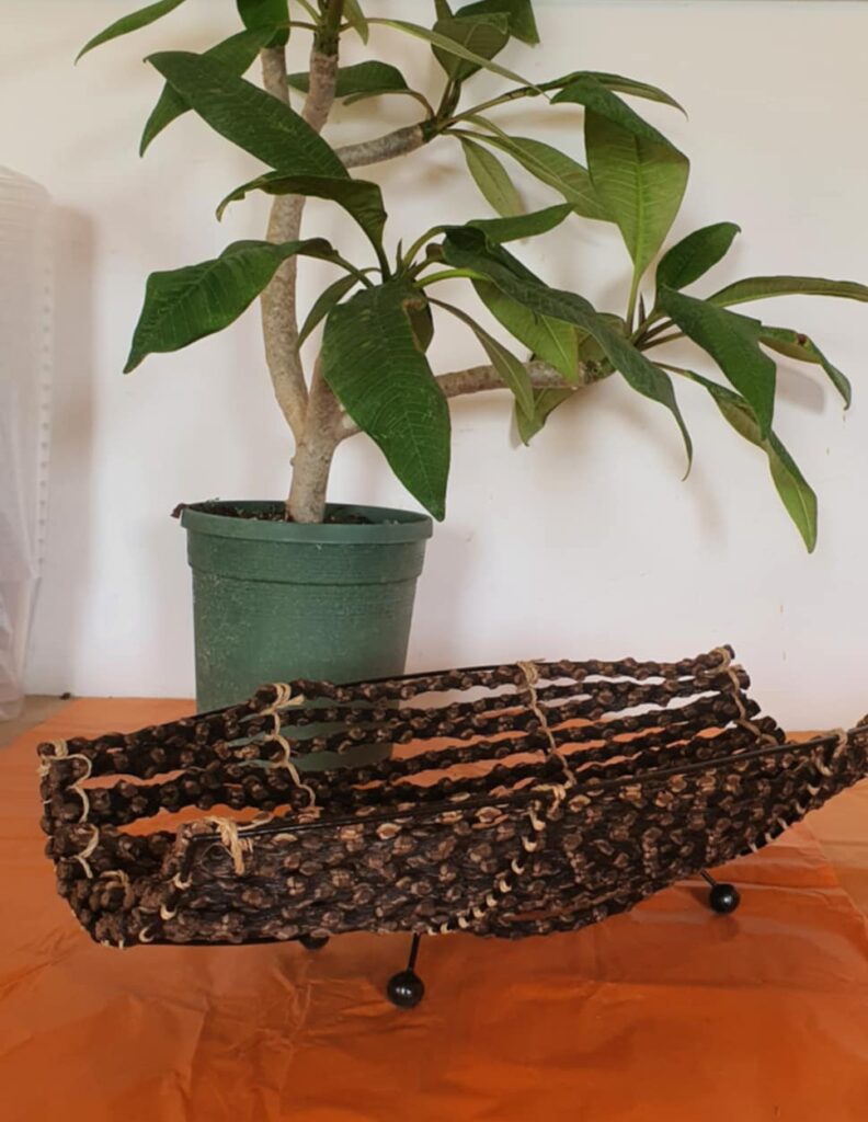 Kókusz indából készült gyümölcskosár