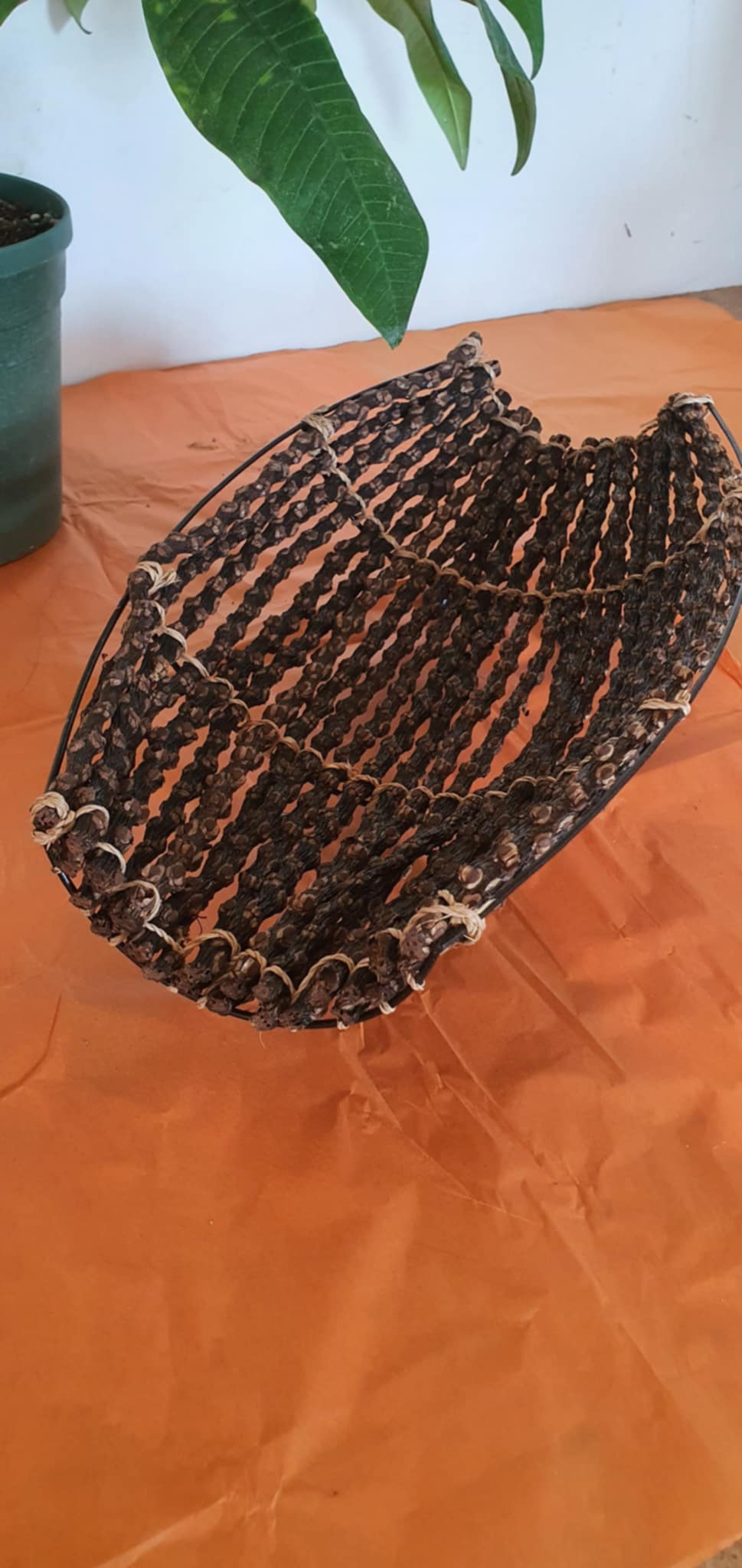 Fa indákból készült asztali dekor