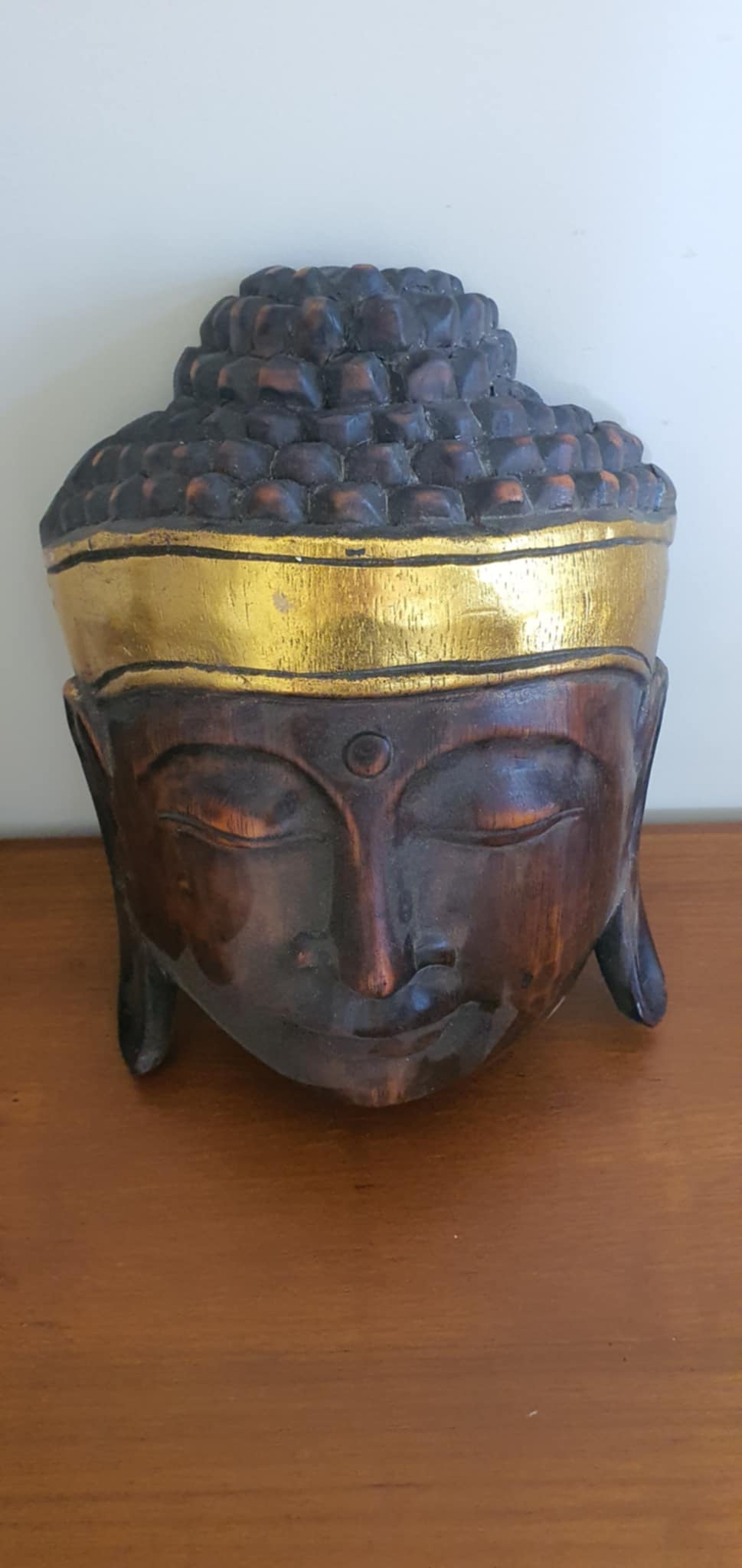 Kézi faragású Budha fej