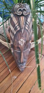 Balinéz maszk-dekoráció albesia fából