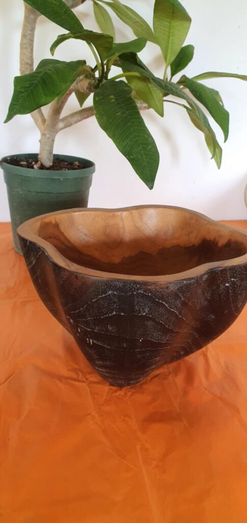 Asztali tál tömör fából