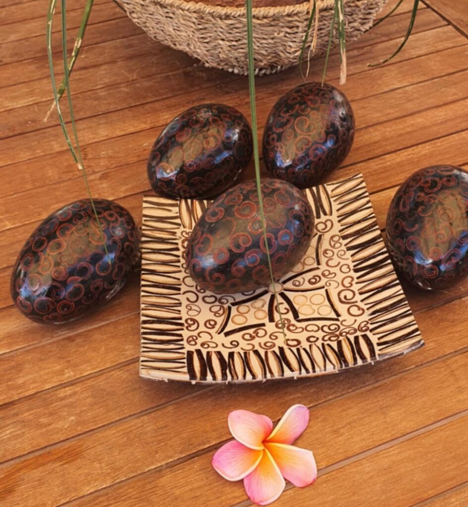 Illatos,kézműves, fa tojás, fahéj berakással- sötét