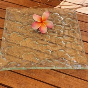 plumeria motívumos üveg kínáló