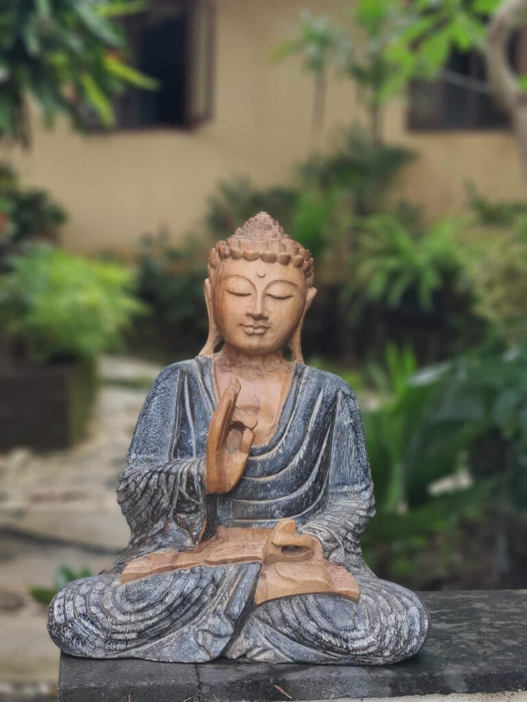 Kézi faragású Buddha, 25cm