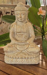 Beton, aranyozott bali budha