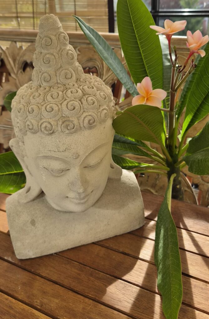 Kézzel Faragott Balinéz Homokkő Buddha Mellszobor | Kerti & Beltéri Szobor